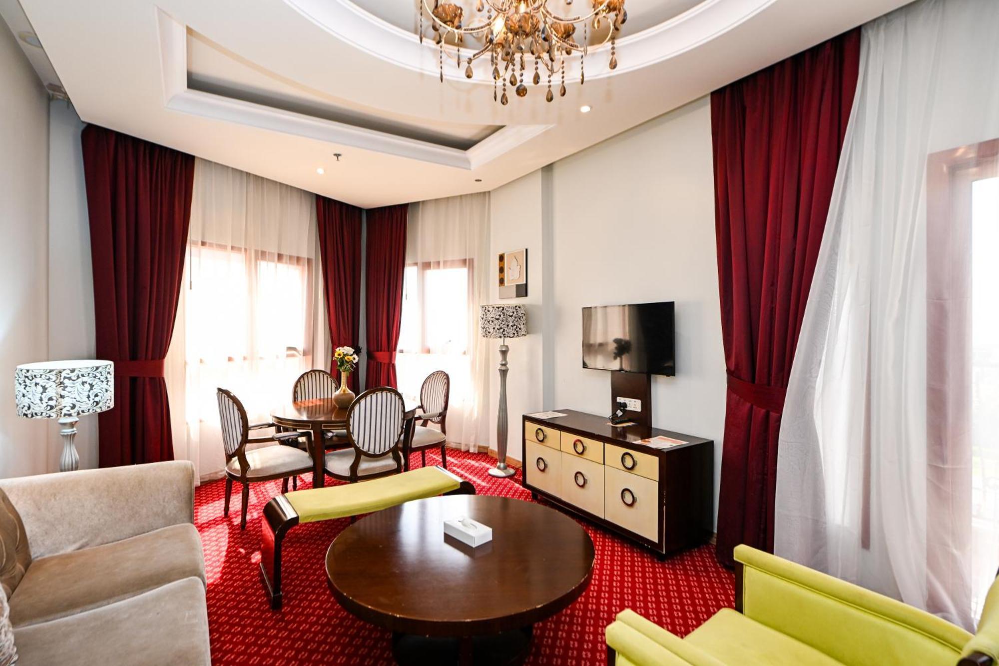 שארג'ה Red Castle Hotel מראה חיצוני תמונה
