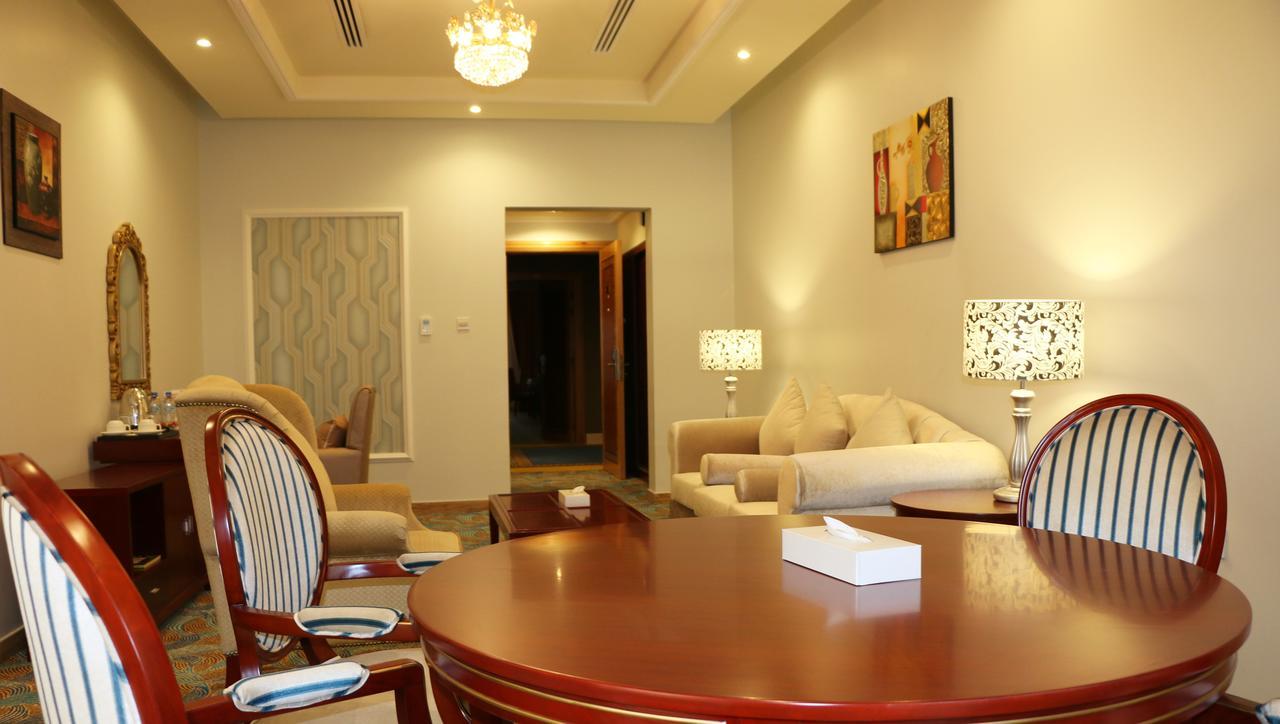 שארג'ה Red Castle Hotel מראה חיצוני תמונה
